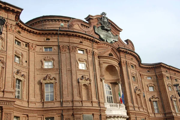 卡里尼亚诺宫是一座历史性建筑 是瓜拉尼的皮埃蒙特巴洛克建筑的一个很好的例子 它是意大利王国第一届议会的所在地 — 图库照片