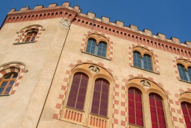 Barolo Şatosu, Langa ve Roero şatolarına yerleştirilmiş WiMu adında bir şarap ve şarap müzesidir..