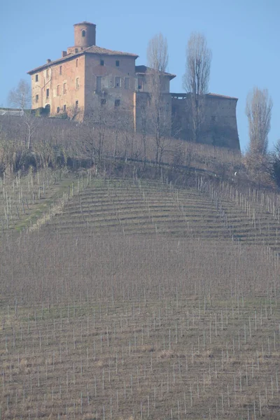 Piemonti Langhe Dombok Szőlőskertek Farmok Kastélyok Bemutatója Ősszel Hófödte Alpok — Stock Fotó