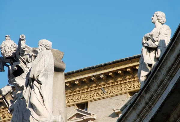 Sculture Barocche Ornamenti Della Basilica San Pietro Sotto Cielo Blu — Foto Stock