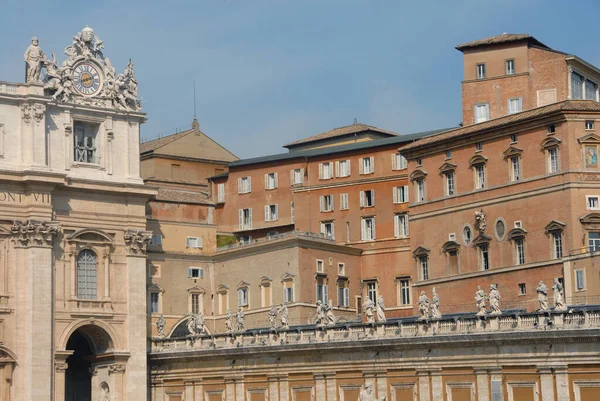 Vatican Palaces Overlook Basilica San Pietro Pope Looks Out Windows — Stock Photo, Image