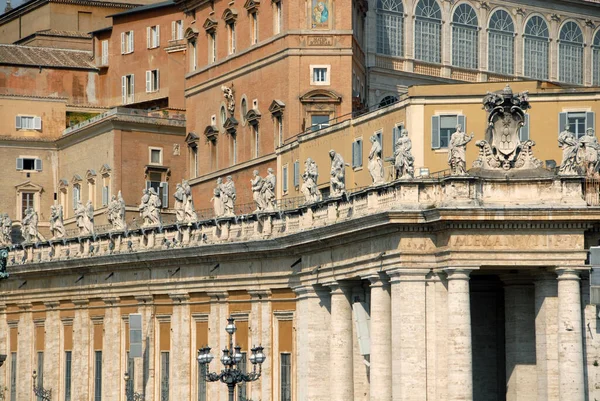 Vatican Palaces Overlook Basilica San Pietro Pope Looks Out Windows — Stock Photo, Image