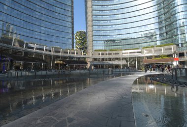 Piazza Gae Aulenti, Milano 'da Çar Pelli tarafından tasarlanan ve çağdaş Milan' ın sembolü olan bir meydan..