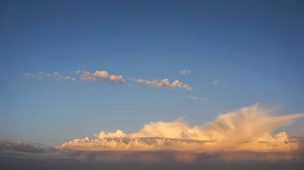 Невероятно Красивые Облака Рассвете Летом — стоковое фото