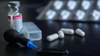 Tedavi için ilaç ve eşyalar