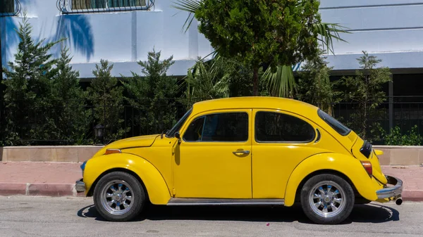 Sokaktaki klasik sarı böcek.