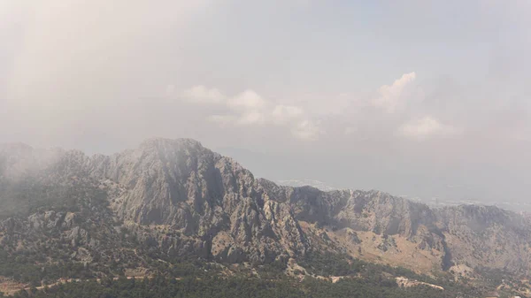 Montañas Cubiertas Nubes Niebla — Foto de Stock