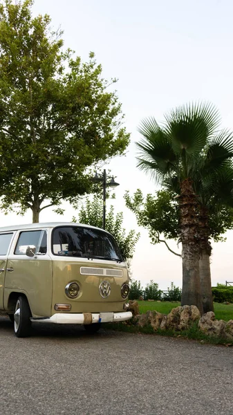 Eski güzel hippi tatil minibüsü.