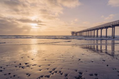 Alacakaranlıkta uzun pozlama manzara Scripps iskelede, San Diego.