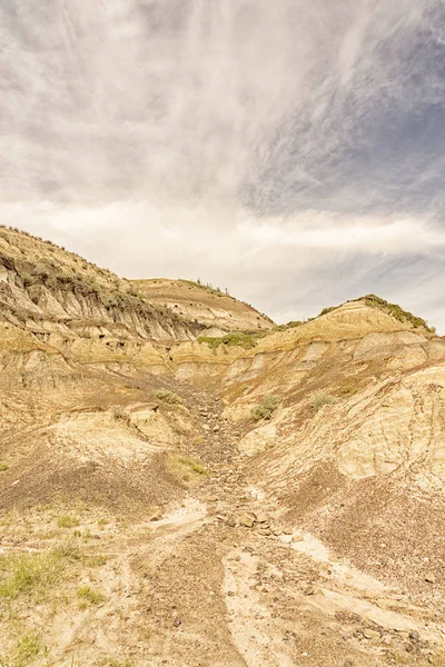 Drumheller Alberta Badland'de dikey yatay.