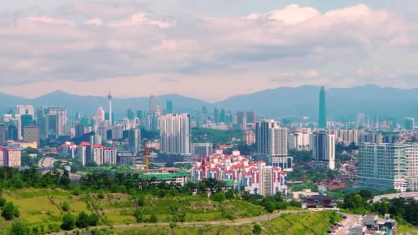 Vista panoramica sul paesaggio urbano nel centro di Kuala Lumpur, giorno, Malesia . — Video Stock