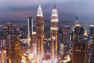 Havadan görünümü Kuala Lumpur manzarası, gece