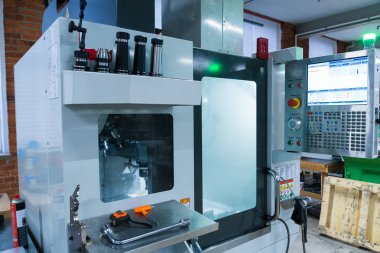 Öğütme metal işleme işlemi. Endüstriyel Cnc metal işleme tarafından Dikey değirmen