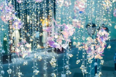 Ampul, Dekoratif açık şehirde sokakta asılı