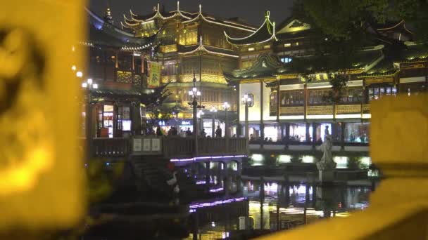 Shanghai, Kína-január 15, 2018: Yuyuan Gardens egy kiterjedt kínai kert mellett található a város Isten temploma Sanghajban, Kínában — Stock videók