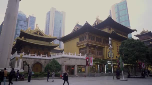 Shanghai, Kina-15 januari, 2018: JingAn Temple i Shanghai — Stockvideo