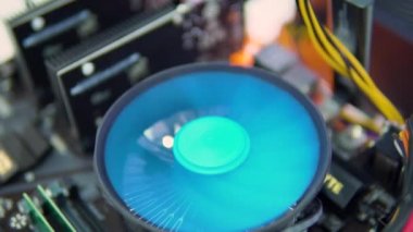 «Ana sayfa» görünümü ile sabit disk, bilgisayar parçaları ram, Cpu, ekran kartı, katı durum götürmek, anakart