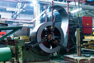Galvanizli, paslanmaz çelik levha, endüstriyel metal üretim makineleri.