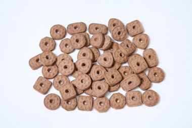 tereyağı kurabiye beyaz arka plan üzerinde farklı formu