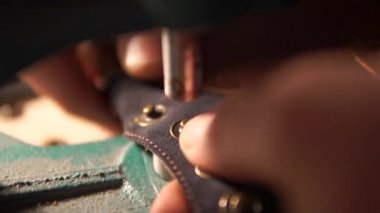 terzi perçin seti giyim ürünlerine maşa, deri üretimi kullanır.