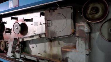 Bakır tel üretimi, fabrikada bronz kablo üretimi. Elektrik kablosu üretimi için ekipman