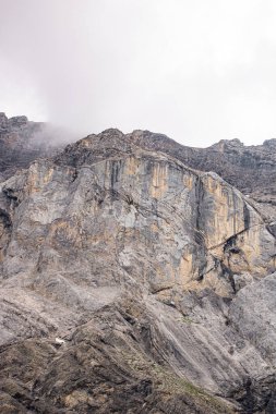 Kaya dokusu. Sitede Zirve.