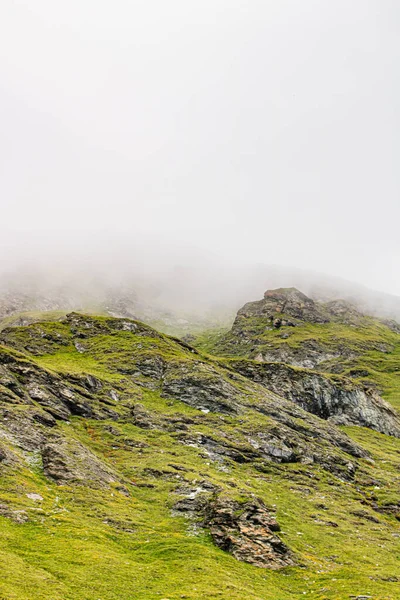 Swiss nature at cloudy eather. swiss destinatons and travel idea — Stock Photo, Image