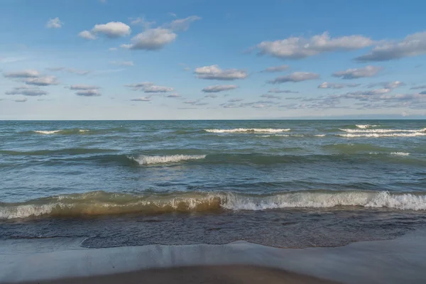 Fale Rozbijające Się Brzegu Jeziora Michigan Indiana Dunes State Park — Zdjęcie stockowe
