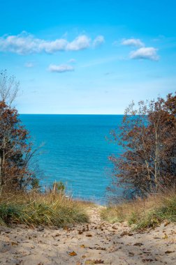 Indiana Dunes Michigan Gölü üzerinden bakan.