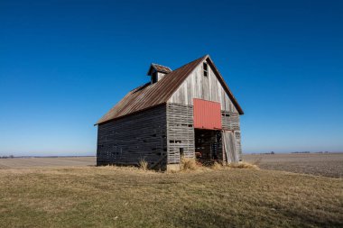 Ahşap ahırda izole kırsal Kuzey Illinois, ABD.