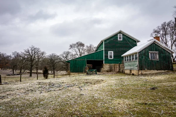 Viejo Granero Verde Una Fría Mañana Invierno Millbrook Illinois — Foto de Stock