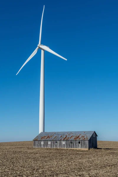 Turbina Eólica Aislada Choza Rural —  Fotos de Stock