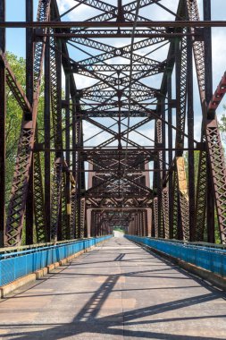 Mississippi Nehri yaşlı kayalar zinciri köprüden tarihi rota 66 kısmını bir zamanlar.
