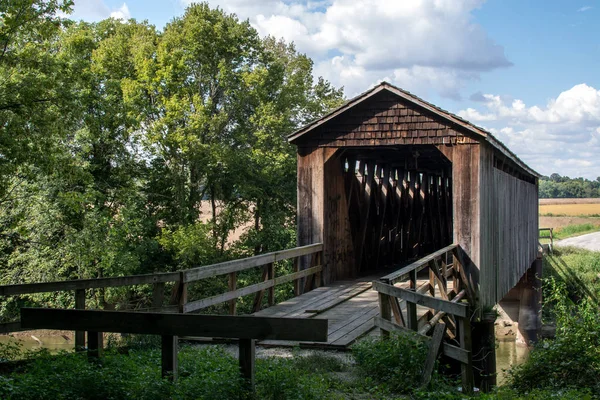 Παλιά Αχρησιμοποίητα Σκεπαστή Γέφυρα Στο Ιλλινόις — Φωτογραφία Αρχείου