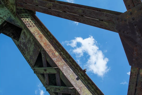 古老的岩石链桥横跨密苏里州和伊利诺伊州 是具有历史意义的66号公路的一部分 — 图库照片