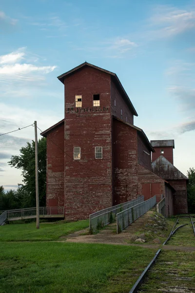 古い穀物エレベーターの Senica イリノイ州 — ストック写真