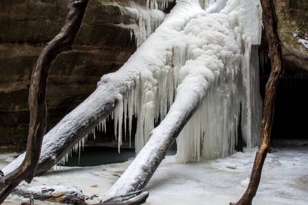 Água Congelada Icicles Formando Cachoeira Kaskaskia Canyon Parque Estadual Starved — Fotografia de Stock
