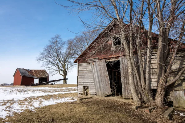 Edifici Agricoli Abbandonati Una Fredda Giornata Invernale Innevata Illinois Rurale — Foto Stock
