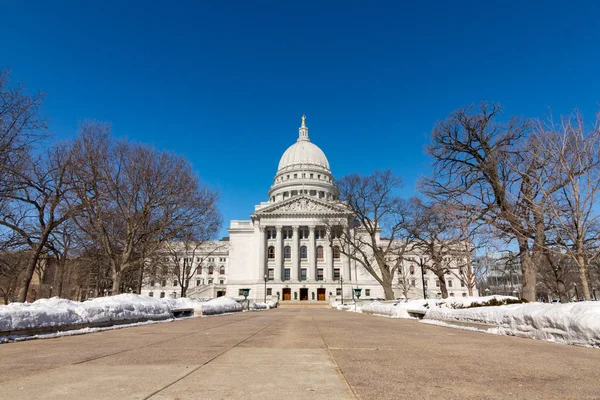 Exterior Edifício Capitólio Estado Wisconsin Dia Inverno Frio Nevado — Fotografia de Stock