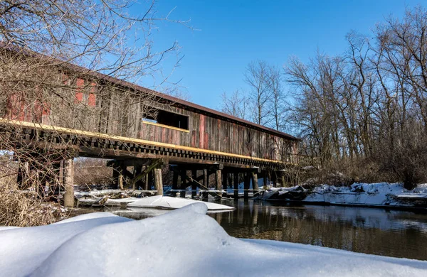 Clarence Overdekt Bruggetje Decatur Wisconsin Een Koude Winterdag Met Blauwe — Stockfoto