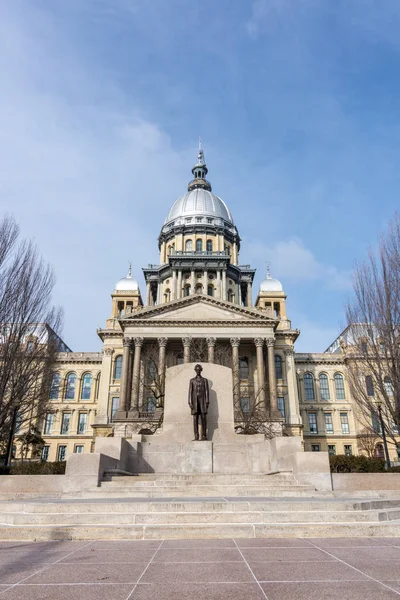 Estátua Abraham Lincoln Orgulhosa Frente Edifício Capitólio Estado Springfield Illinois — Fotografia de Stock