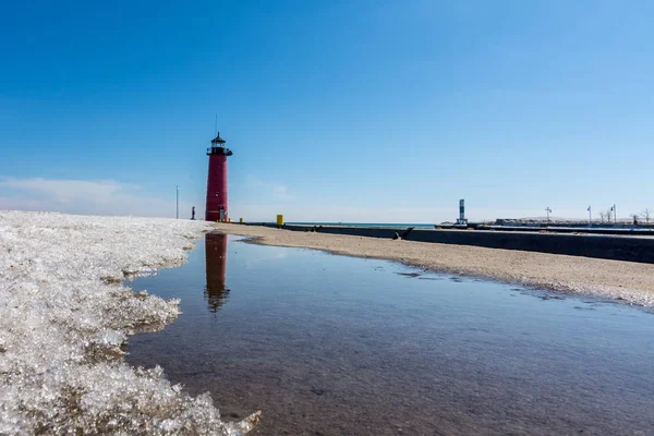 Yansımalar Kenosha Kuzey Pierhead Deniz Buz Feneri Kapalı Eritebilir Kış — Stok fotoğraf