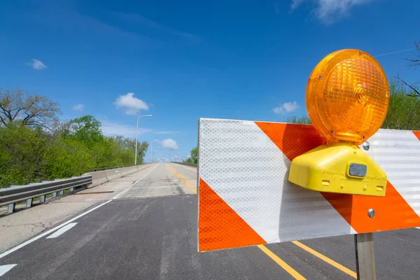 Straßensperrung Auf Einer Brücke Über Den Angeschwollenen Illinois Nach Überschwemmungen — Stockfoto