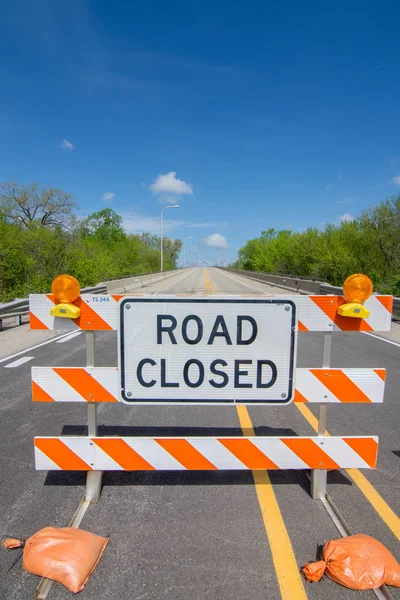 Road Closed Signs Bridge Swollen Illinois River Flooding Roadway — Stock Photo, Image