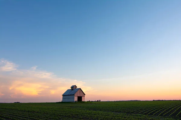 Midwest ahır at Sunset — Stok fotoğraf