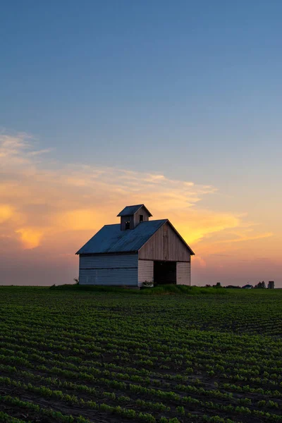 Midwest Grange au coucher du soleil — Photo