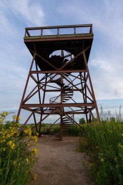 Şafakta gözlem güvertesi.