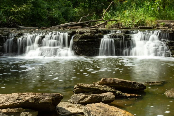 Cascata em Waterfall Glen . — Fotografia de Stock