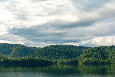 Chilhowee gölüne bakmak, Tennessee.