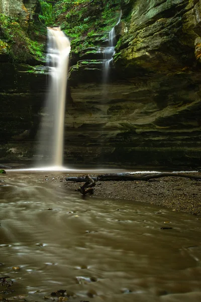 Water in volle stroom na zware regenval. Ottawa canyon, verhongeren — Stockfoto